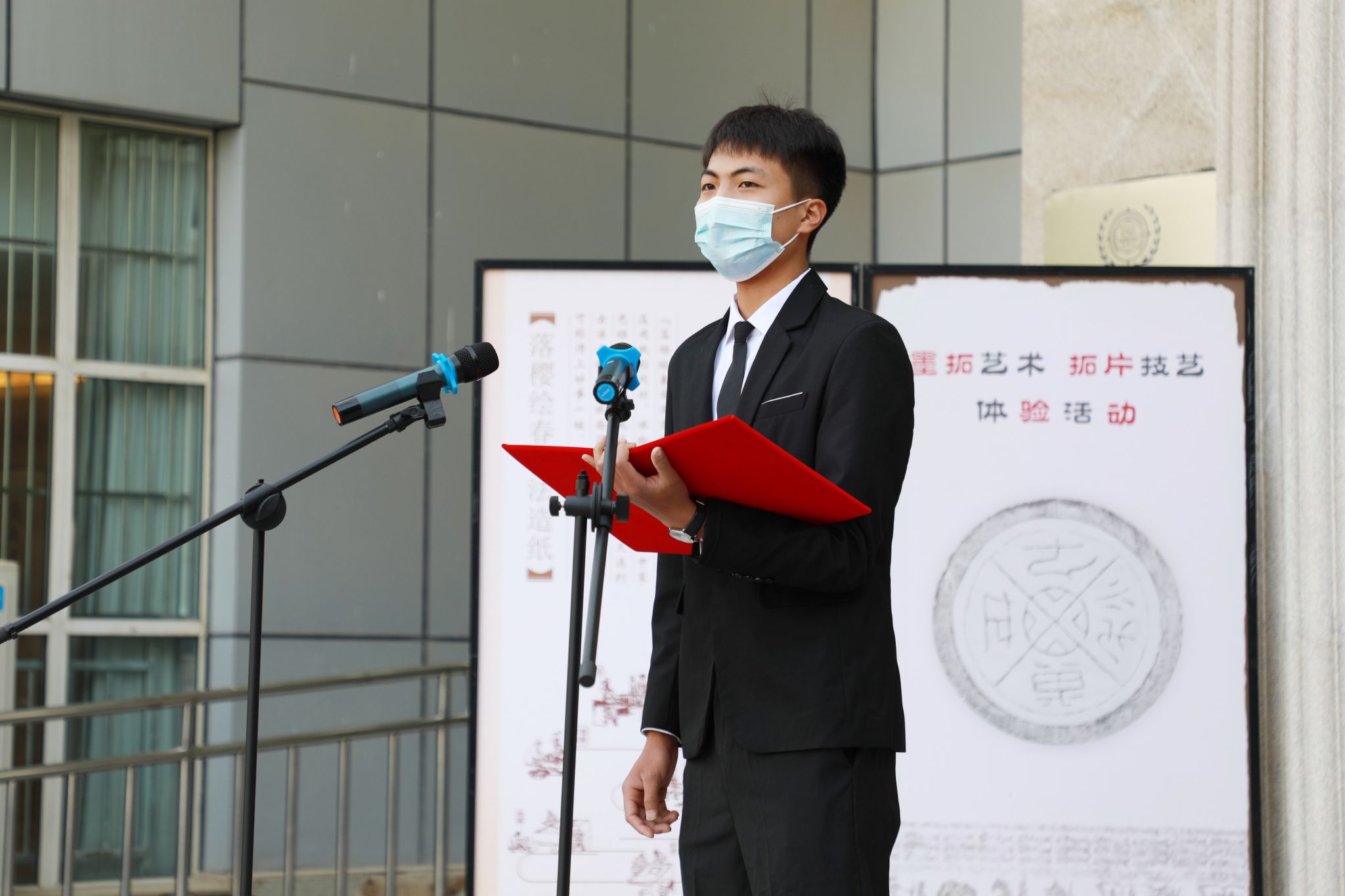 智能制造学院李锦川作为学生代表发出阅读倡议